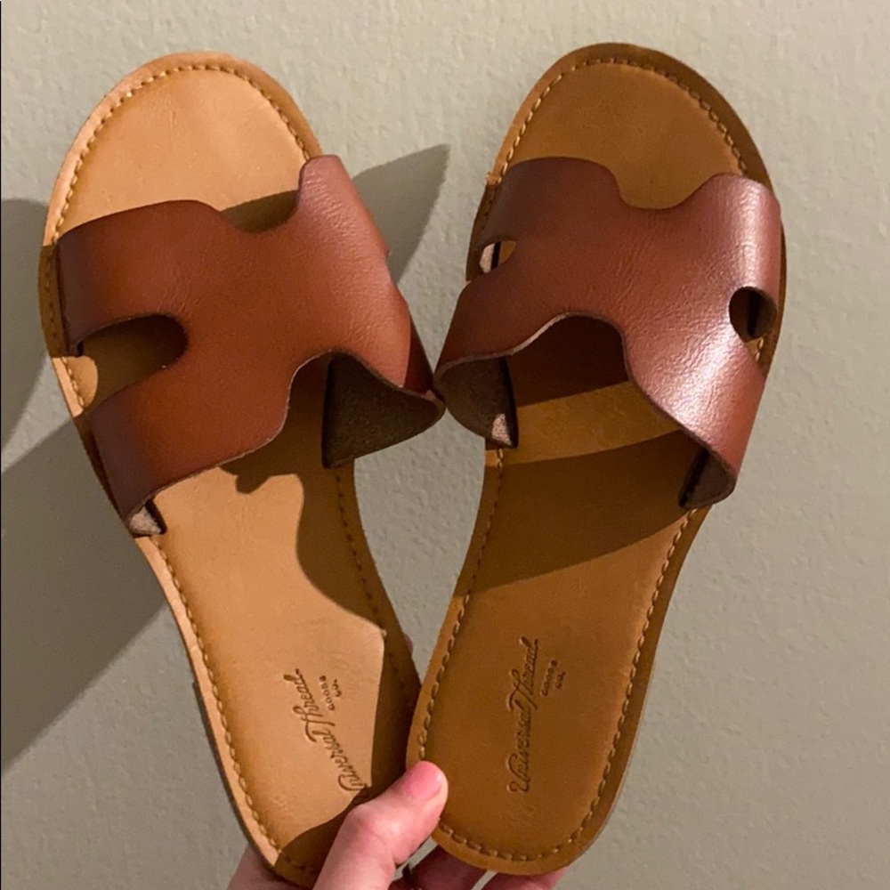 Universal Thread Sandal